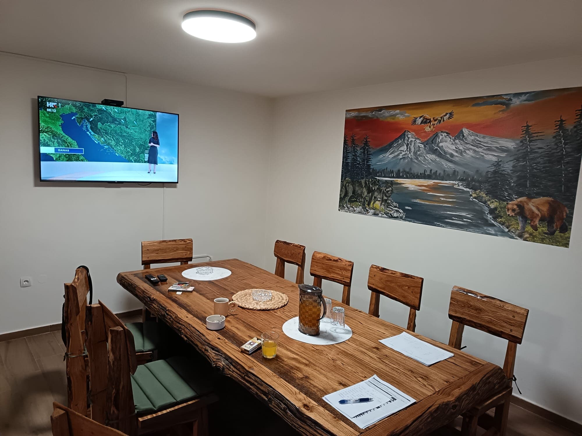 2) Prizemlje: priprema obroka i druzenje 1