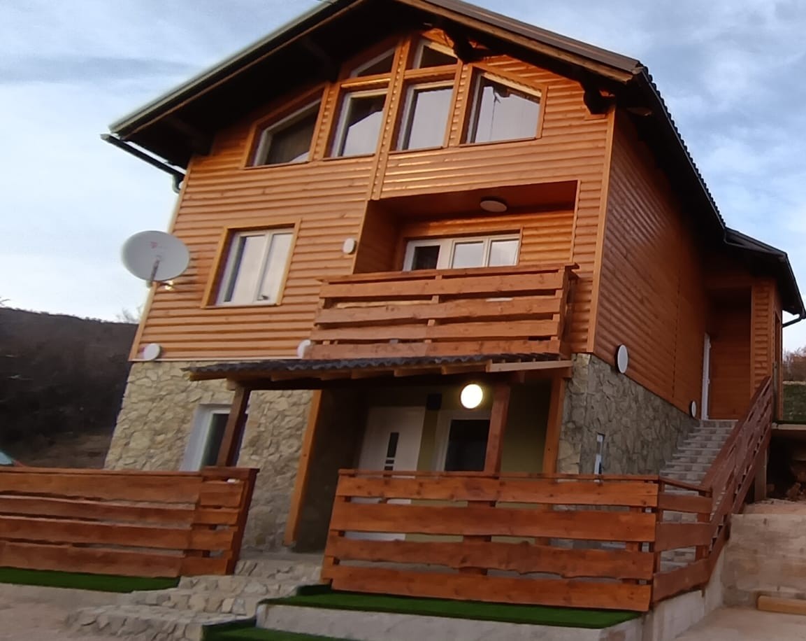 Villa Velebita - authentisches Stein- und Holzhaus in Rudopolje